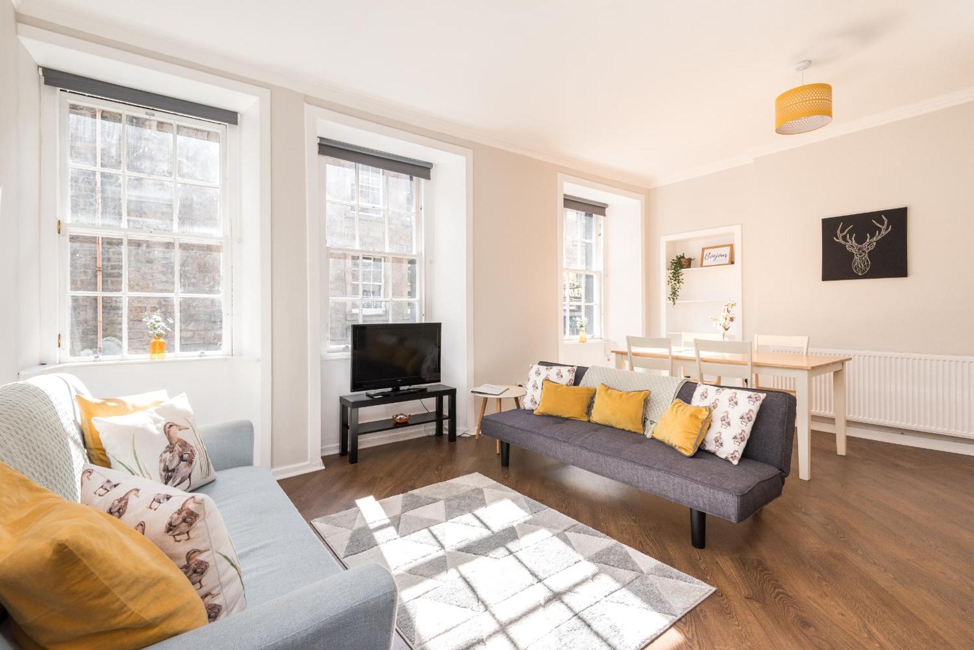 Centrally Located Spacious 2 Bedrooms Edinburgh