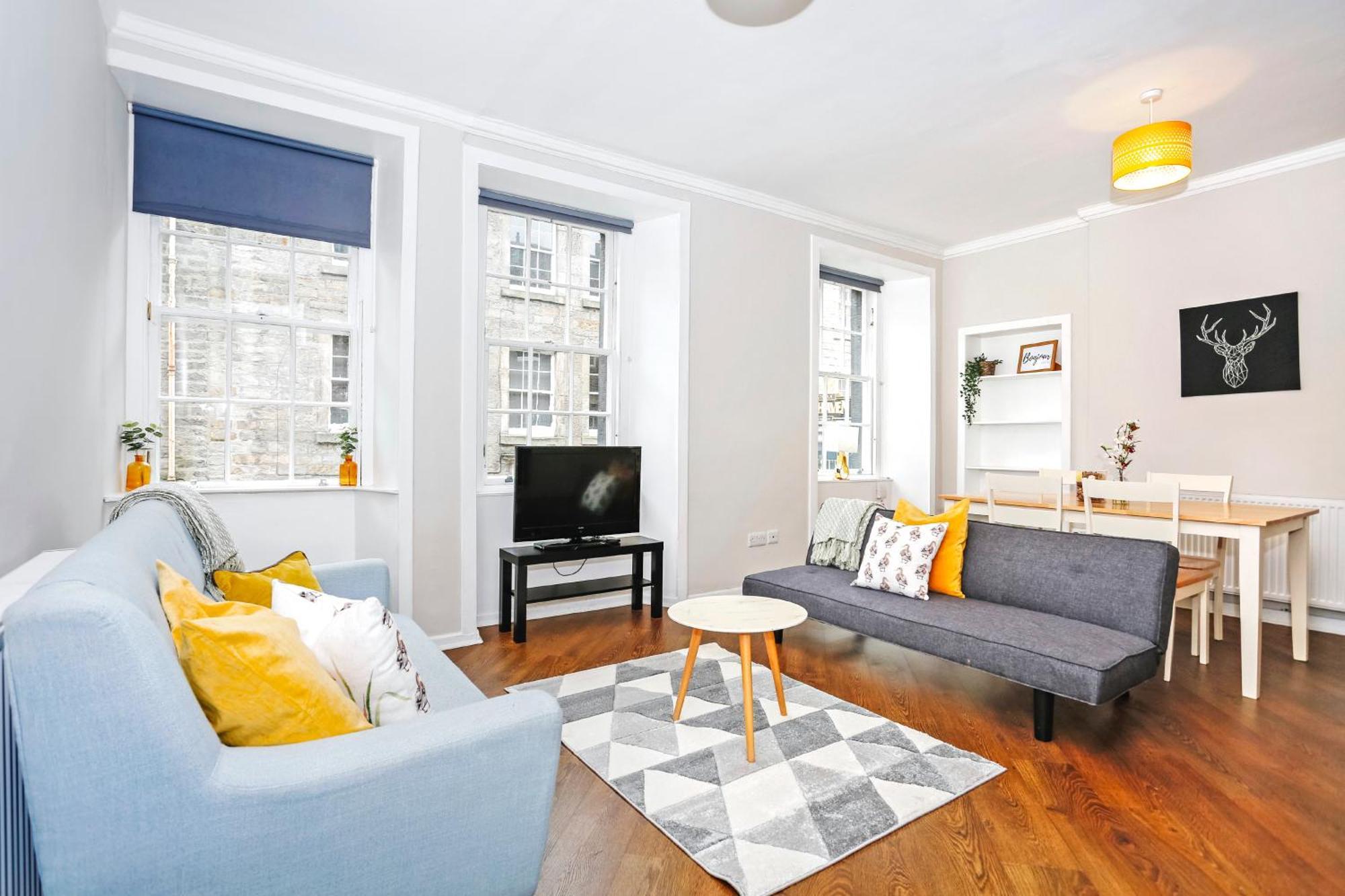 Centrally Located Spacious 2 Bedrooms Apartment Edinburgh