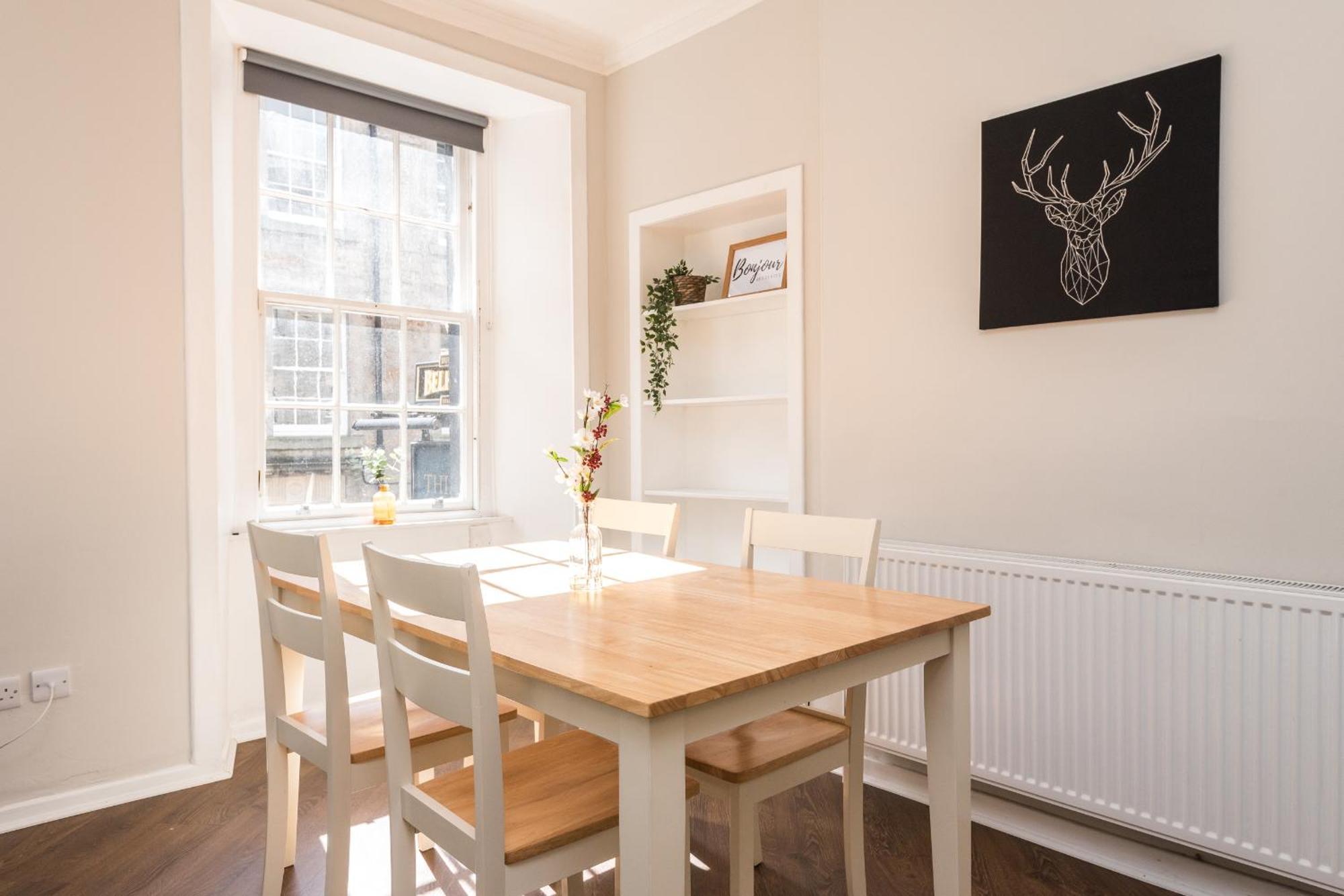 Centrally Located Spacious 2 Bedrooms * Edinburgh