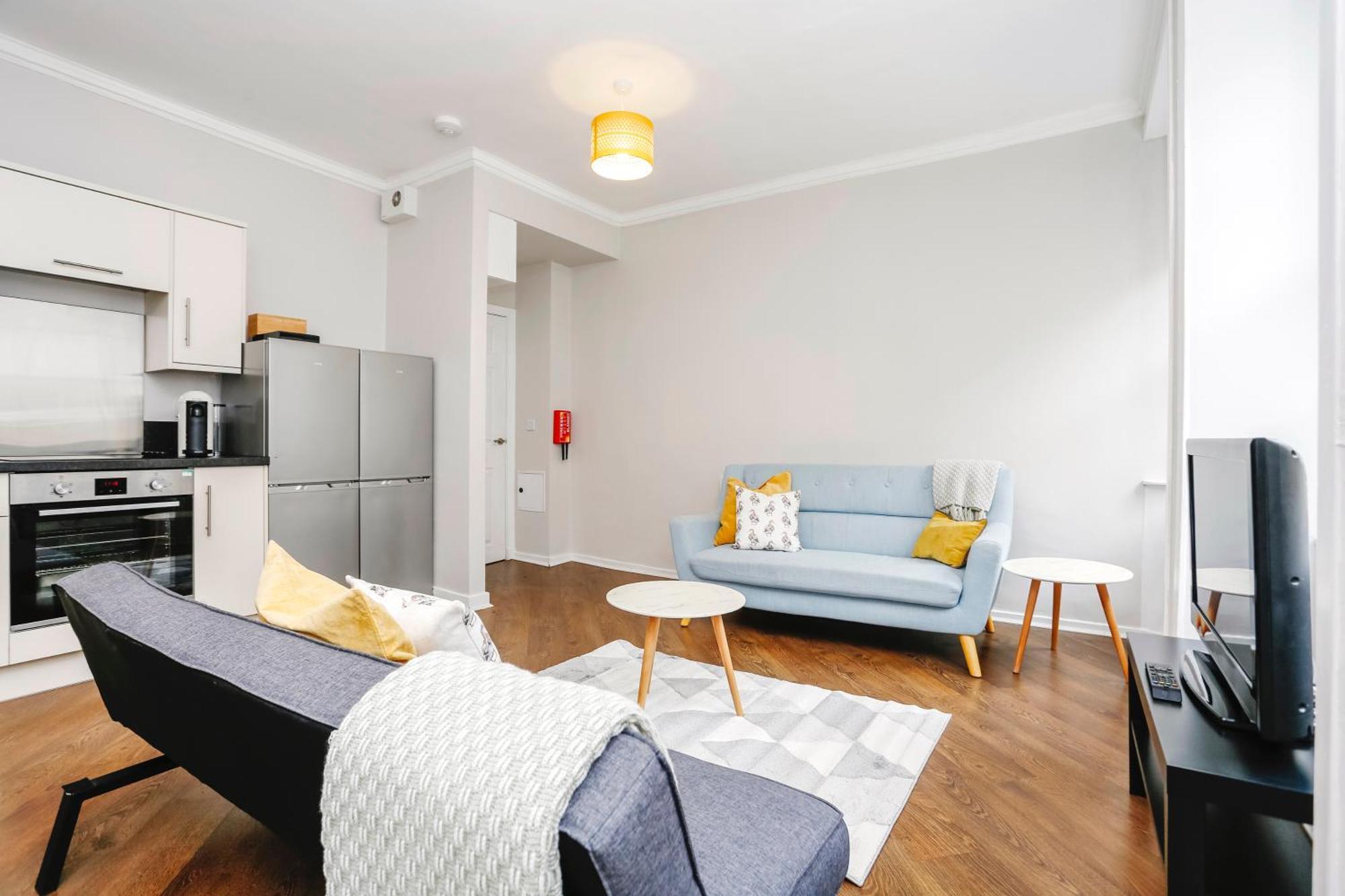 Apartment Centrally Located Spacious 2 Bedrooms