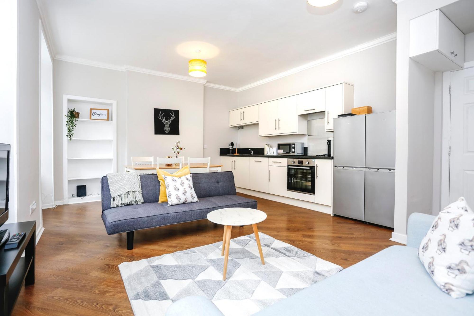 Centrally Located Spacious 2 Bedrooms Appartement Edinburgh