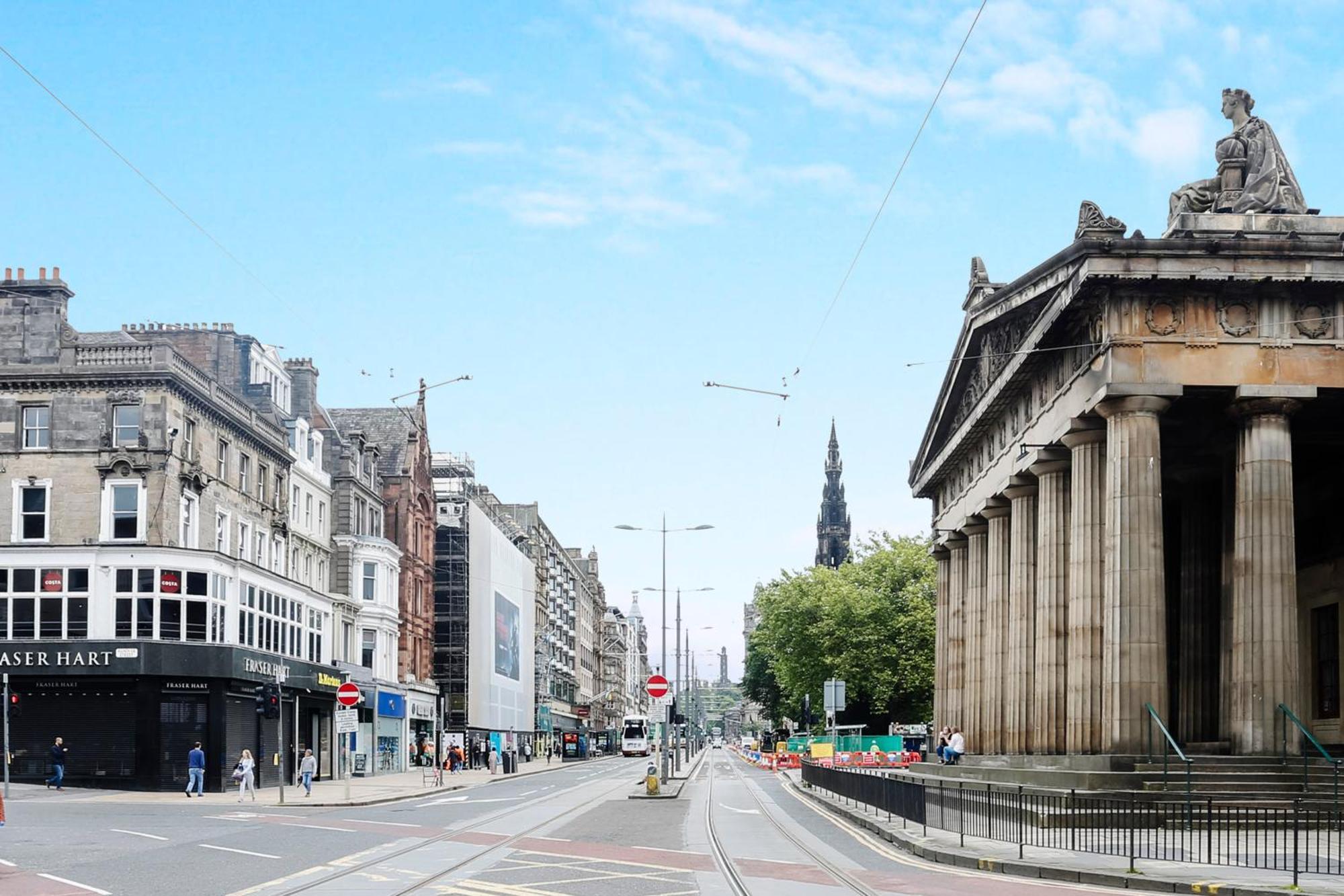 Centrally Located Spacious 2 Bedrooms Appartement Edinburgh